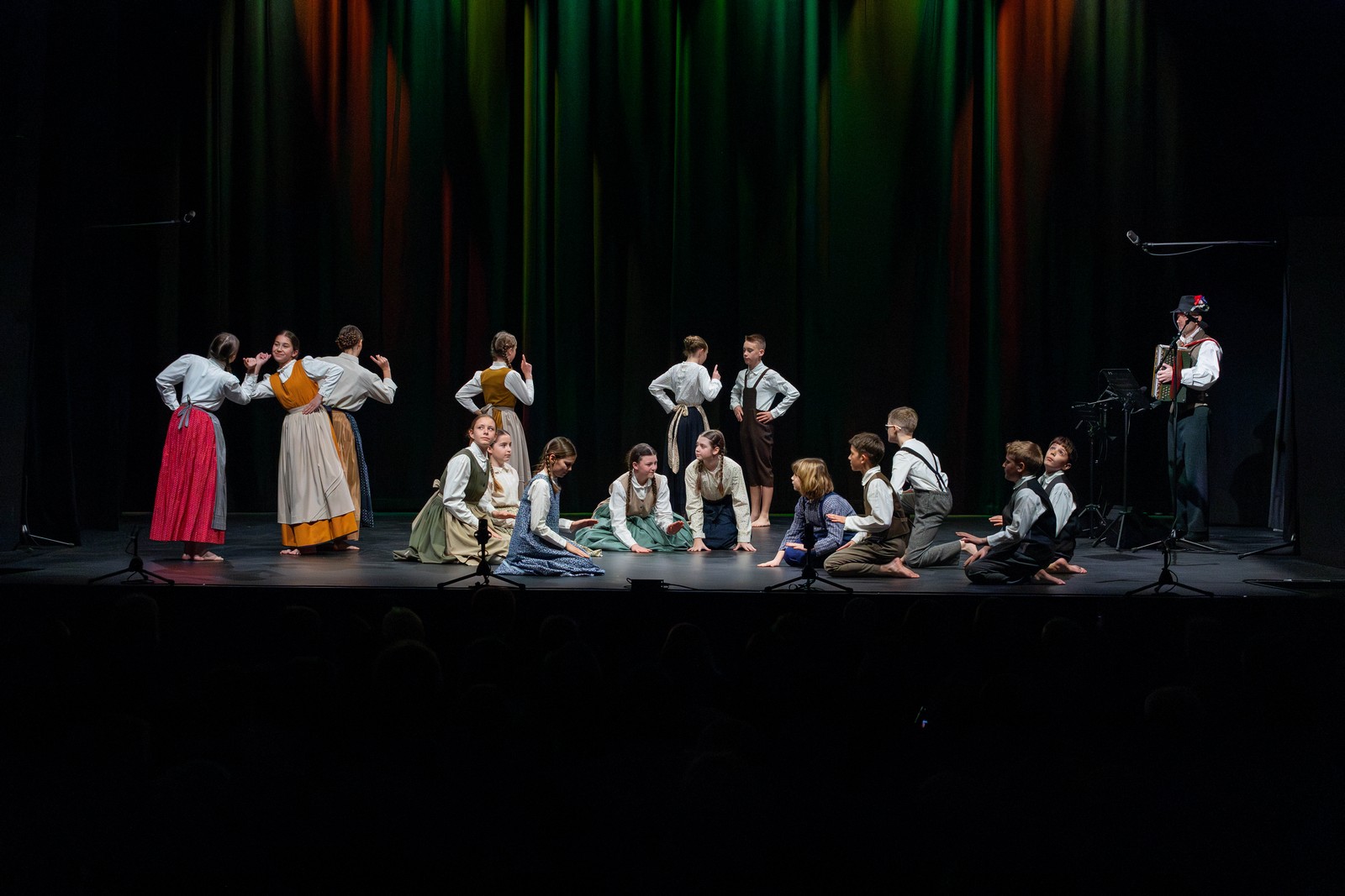 USPEH OTROŠKIH FOLKLORNIH SKUPIN IZ ARTIČ