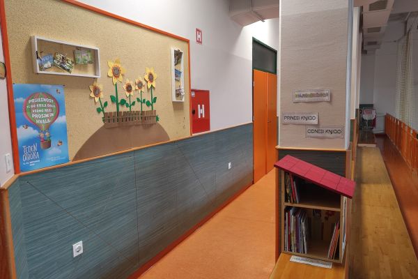 Knjigobežnica na šolski tribuni