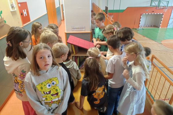 Učenci na otvoritvi