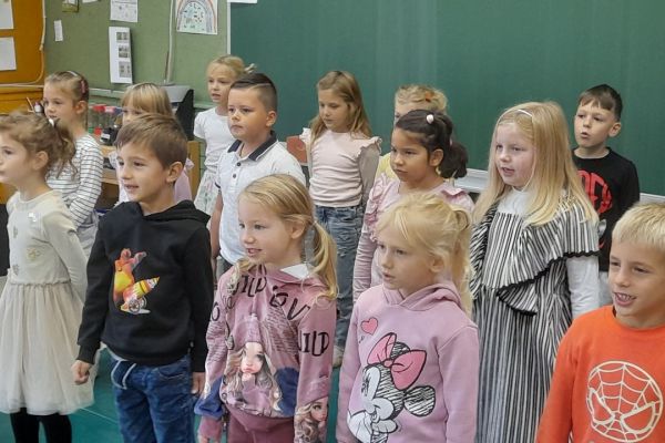 Prvošolci deklamirajo