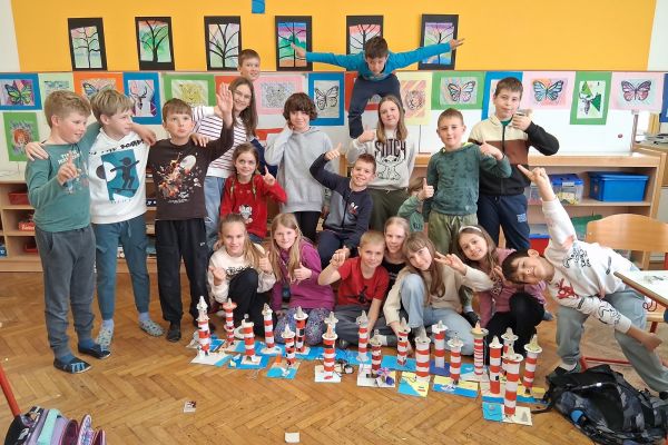 Razredna fotografija s svetilniki