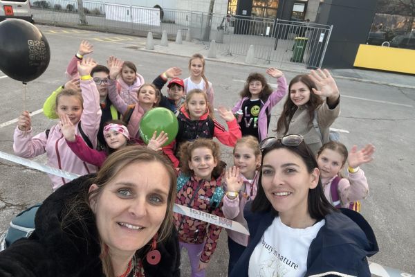 Tretješolci z učiteljicami spremljevalkami