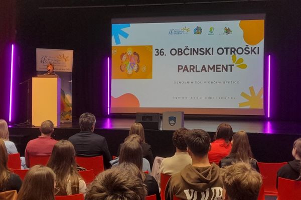 Navzoče je pozdravila ravnateljica OŠ Artiče