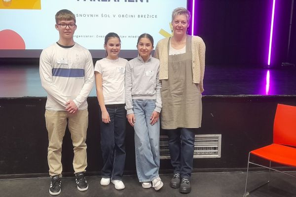 Predstavniki OŠ Artiče skupaj z mentorico